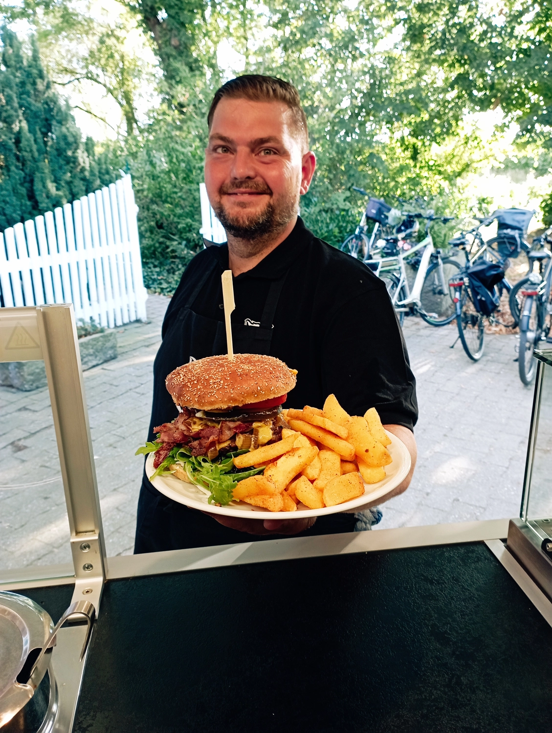 Dat Maatnn - Gastronomie - Burger und Pommes